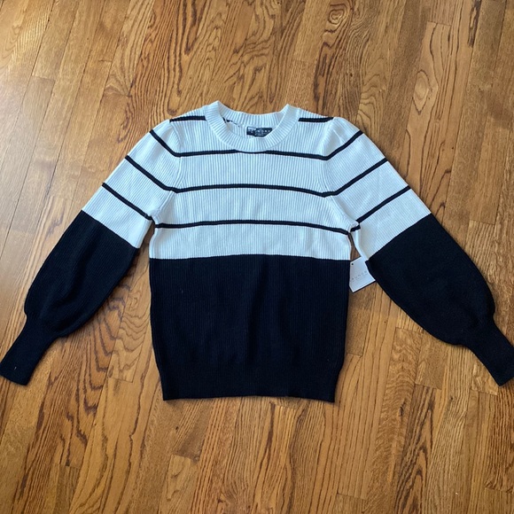 Colorblock Sweater - Picture 2 of 11